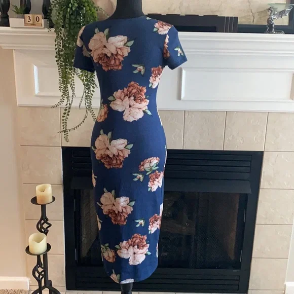 ☀️3/$15  Vibe Sportware Floral Dress - Picture 2 of 3